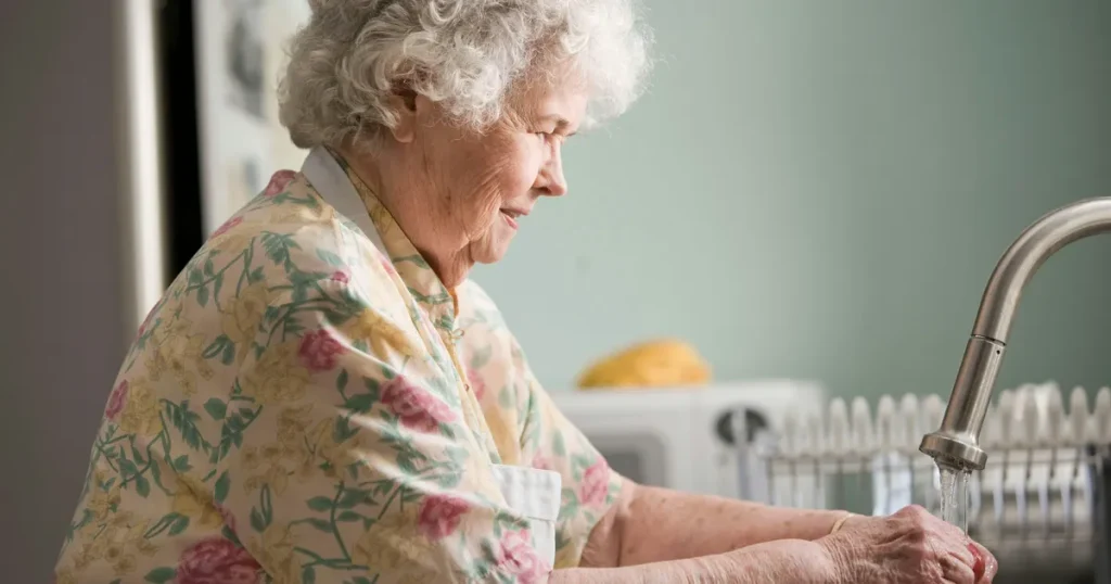 Simple Daily Care Habits for Seniors: Healthy & Comfortable Living
