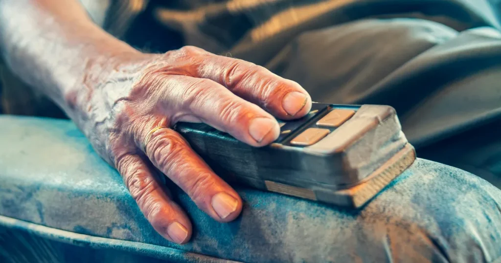Best Safety Devices for Seniors: Features, Pricing & Buying Guide