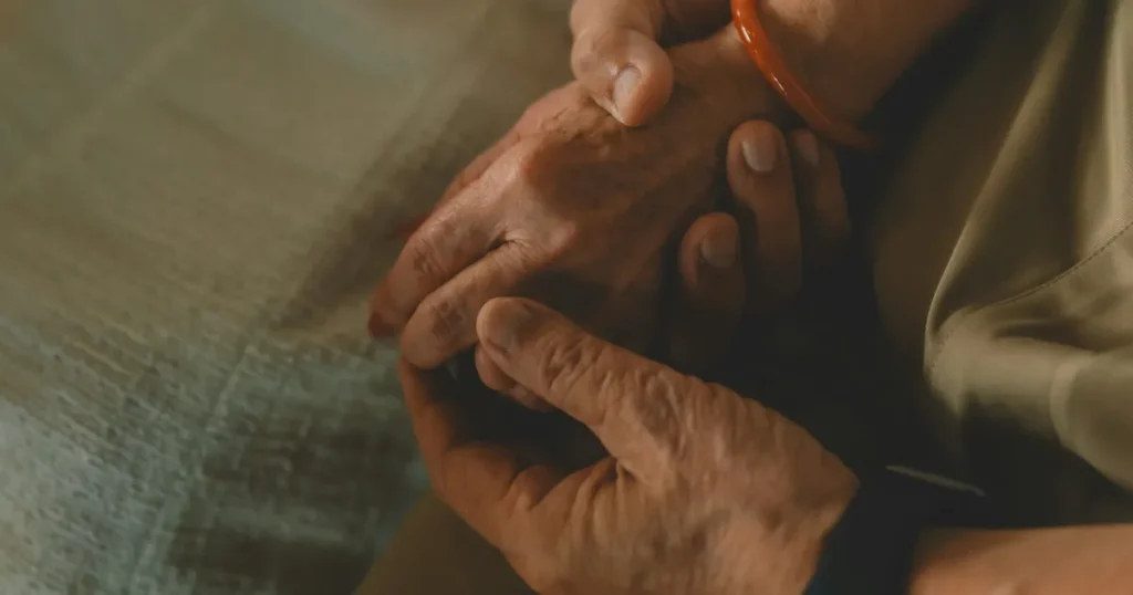 Emotional & Physical Support for Elderly Family Members: Essential Tips